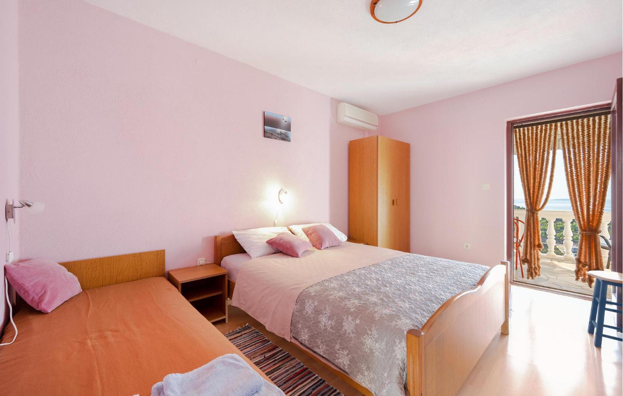1 Bedroom Stunning Apartment In Primošten المظهر الخارجي الصورة