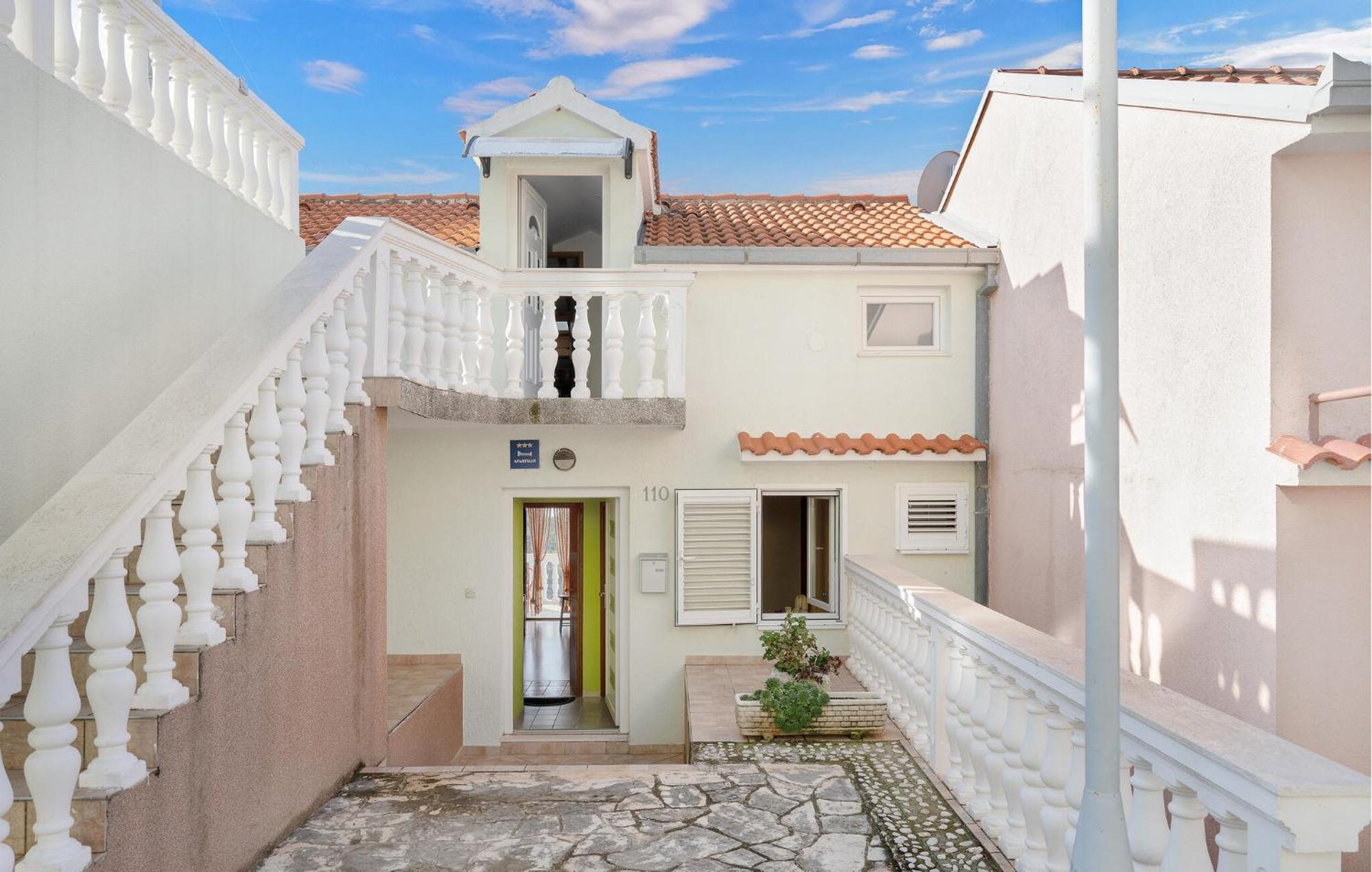 1 Bedroom Stunning Apartment In Primošten المظهر الخارجي الصورة